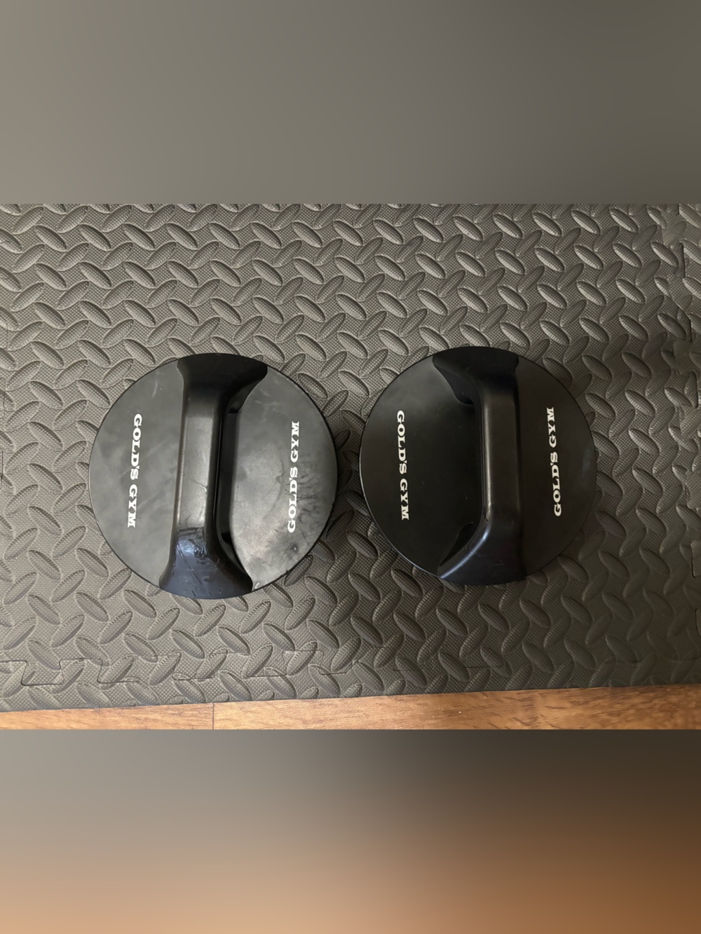 Gold’s Gym perfect push up